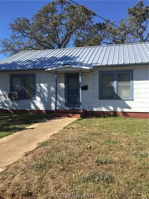 809 E Davis St, Hearne, TX 77859 photo 5