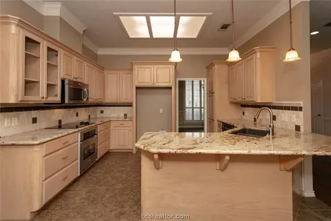 3927 Park Hurst Dr, Bryan, TX 77802 photo 9