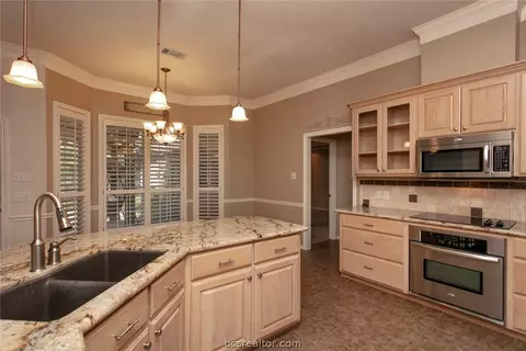 3927 Park Hurst Dr, Bryan, TX 77802 photo 11