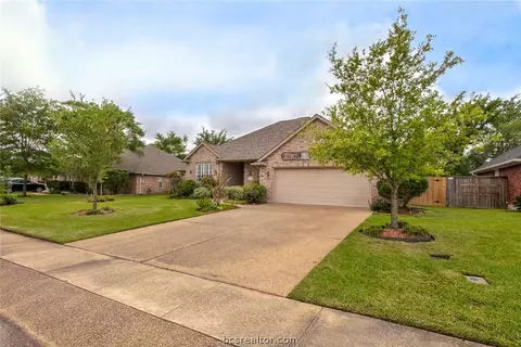 3927 Park Hurst Dr, Bryan, TX 77802 photo 4