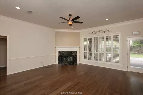 3927 Park Hurst Dr, Bryan, TX 77802 photo 7