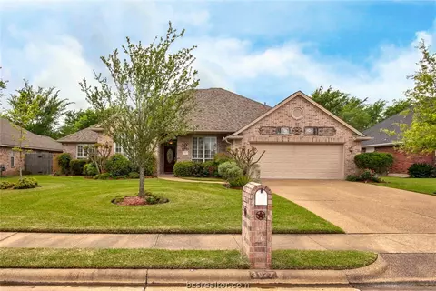 3927 Park Hurst Dr, Bryan, TX 77802 photo 1