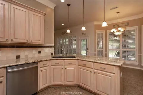 3927 Park Hurst Dr, Bryan, TX 77802 photo 10