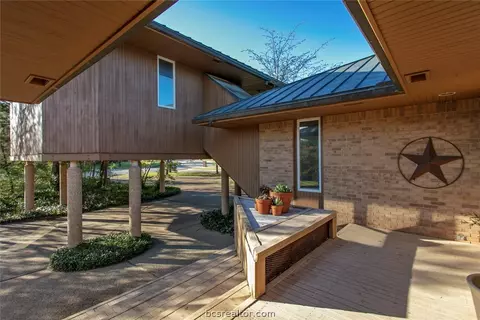 2421 E Briargate Dr, Bryan, TX 77802 photo 3