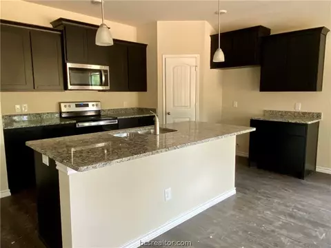 1916 Cartwright St, Bryan, TX 77807 photo 2