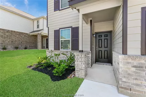 990 Crossing Dr, Bryan, TX 77803 photo 4
