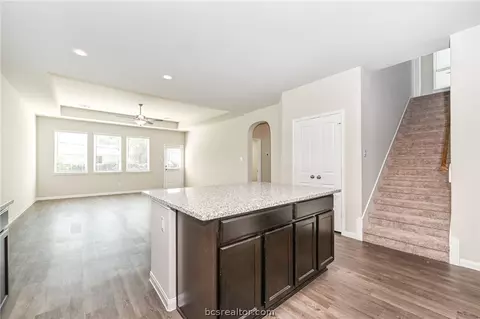 990 Crossing Dr, Bryan, TX 77803 photo 9