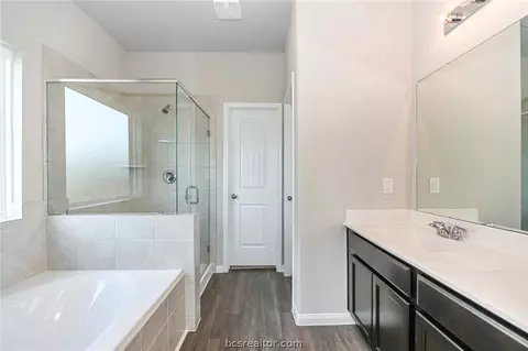 990 Crossing Dr, Bryan, TX 77803 photo 21