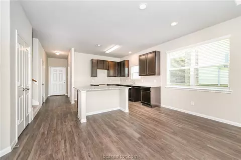 990 Crossing Dr, Bryan, TX 77803 photo 11