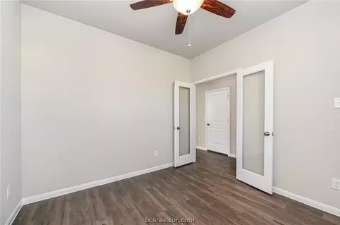 990 Crossing Dr, Bryan, TX 77803 photo 5