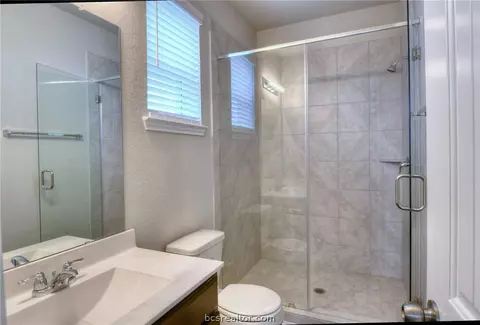 994 Crossing Dr, Bryan, TX 77803 photo 8