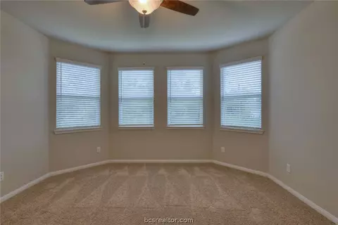 994 Crossing Dr, Bryan, TX 77803 photo 6
