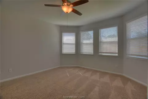 978 Crossing Dr, Bryan, TX 77803 photo 6