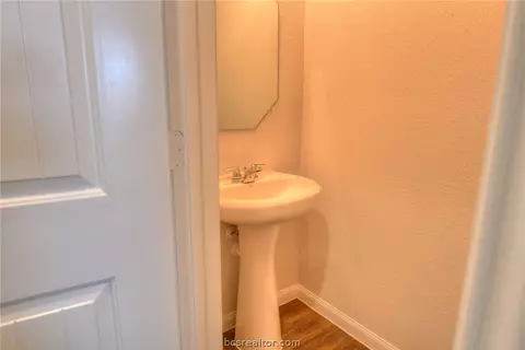 978 Crossing Dr, Bryan, TX 77803 photo 11
