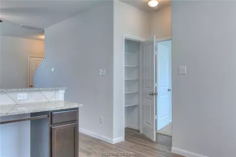 978 Crossing Dr, Bryan, TX 77803 photo 5
