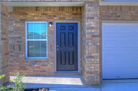 988 Crossing Dr, Bryan, TX 77803 photo 2
