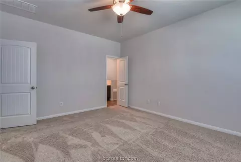 988 Crossing Dr, Bryan, TX 77803 photo 18