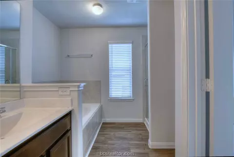 988 Crossing Dr, Bryan, TX 77803 photo 19