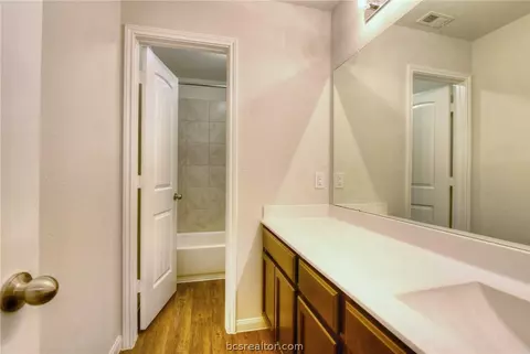 988 Crossing Dr, Bryan, TX 77803 photo 14