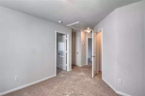 988 Crossing Dr, Bryan, TX 77803 photo 11