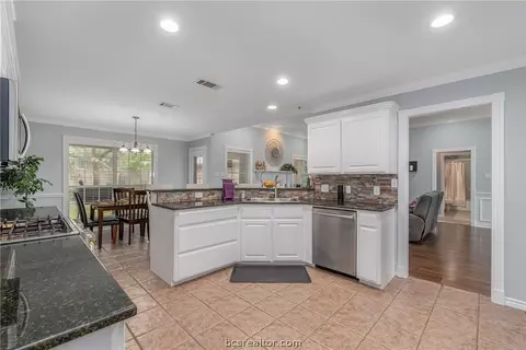 5204 Draycott Ct, Bryan, TX 77802 photo 12