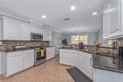 5204 Draycott Ct, Bryan, TX 77802 photo 13