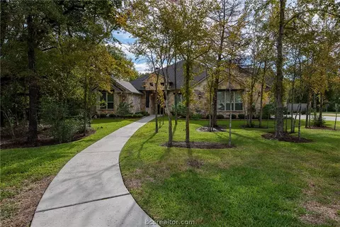 3912 Austins Estates Dr, Bryan, TX 77808 photo 2