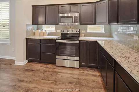 2111 Stubbs Dr, Bryan, TX 77807 photo 7