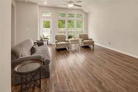2111 Stubbs Dr, Bryan, TX 77807 photo 14