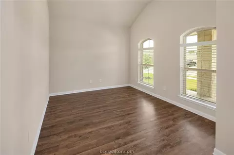 2111 Stubbs Dr, Bryan, TX 77807 photo 4