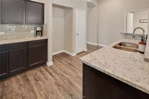 2111 Stubbs Dr, Bryan, TX 77807 photo 8