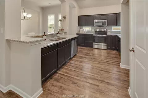 2111 Stubbs Dr, Bryan, TX 77807 photo 6