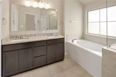 2111 Stubbs Dr, Bryan, TX 77807 photo 12