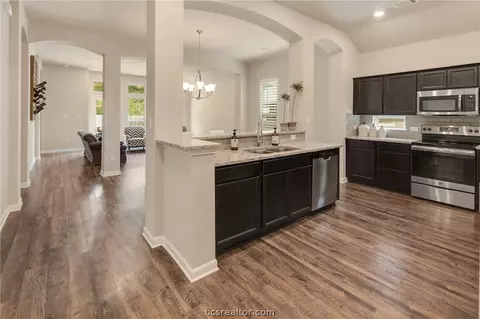 2111 Stubbs Dr, Bryan, TX 77807 photo 5