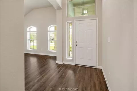2111 Stubbs Dr, Bryan, TX 77807 photo 3