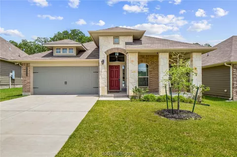 2111 Stubbs Dr, Bryan, TX 77807 photo 1