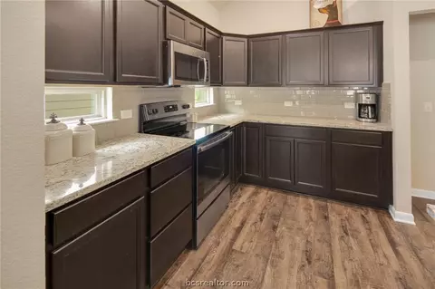 2111 Stubbs Dr, Bryan, TX 77807 photo 9