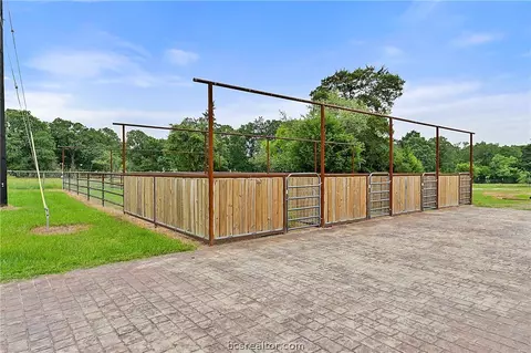 2249 Pleasant Hill Rd, Bryan, TX 77807 photo 5