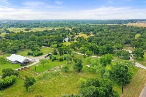 2249 Pleasant Hill Rd, Bryan, TX 77807 photo 2