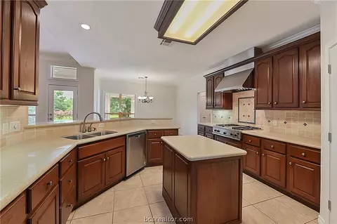 5802 Easterling Dr, Bryan, TX 77808 photo 11
