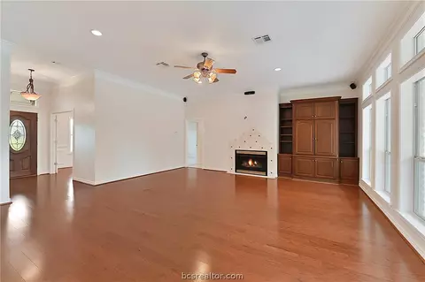5802 Easterling Dr, Bryan, TX 77808 photo 6