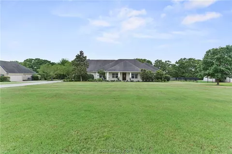5802 Easterling Dr, Bryan, TX 77808 photo 1