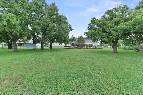 5802 Easterling Dr, Bryan, TX 77808 photo 3