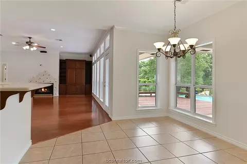 5802 Easterling Dr, Bryan, TX 77808 photo 9