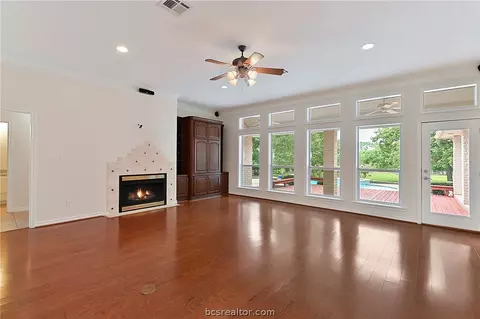 5802 Easterling Dr, Bryan, TX 77808 photo 5