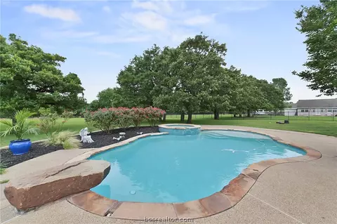 5802 Easterling Dr, Bryan, TX 77808 photo 42