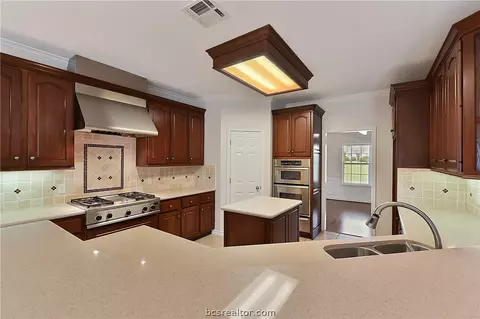 5802 Easterling Dr, Bryan, TX 77808 photo 12