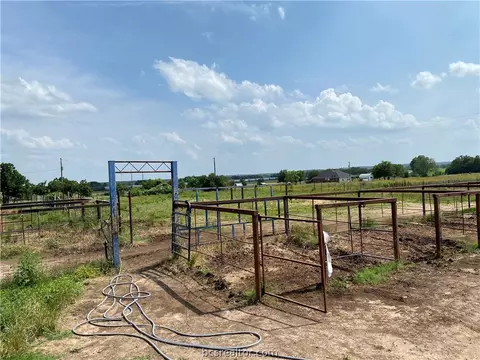 1720 Cr 347 Loop, Gause, TX 77857 photo 11
