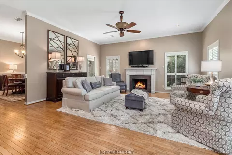 1322 Lyndhurst Dr, Bryan, TX 77802 photo 4