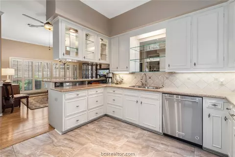 1322 Lyndhurst Dr, Bryan, TX 77802 photo 11
